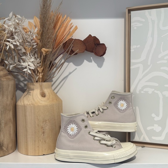 Converse All Star Chuck Taylor High Top Women size 5.5 - Picture 1 of 2